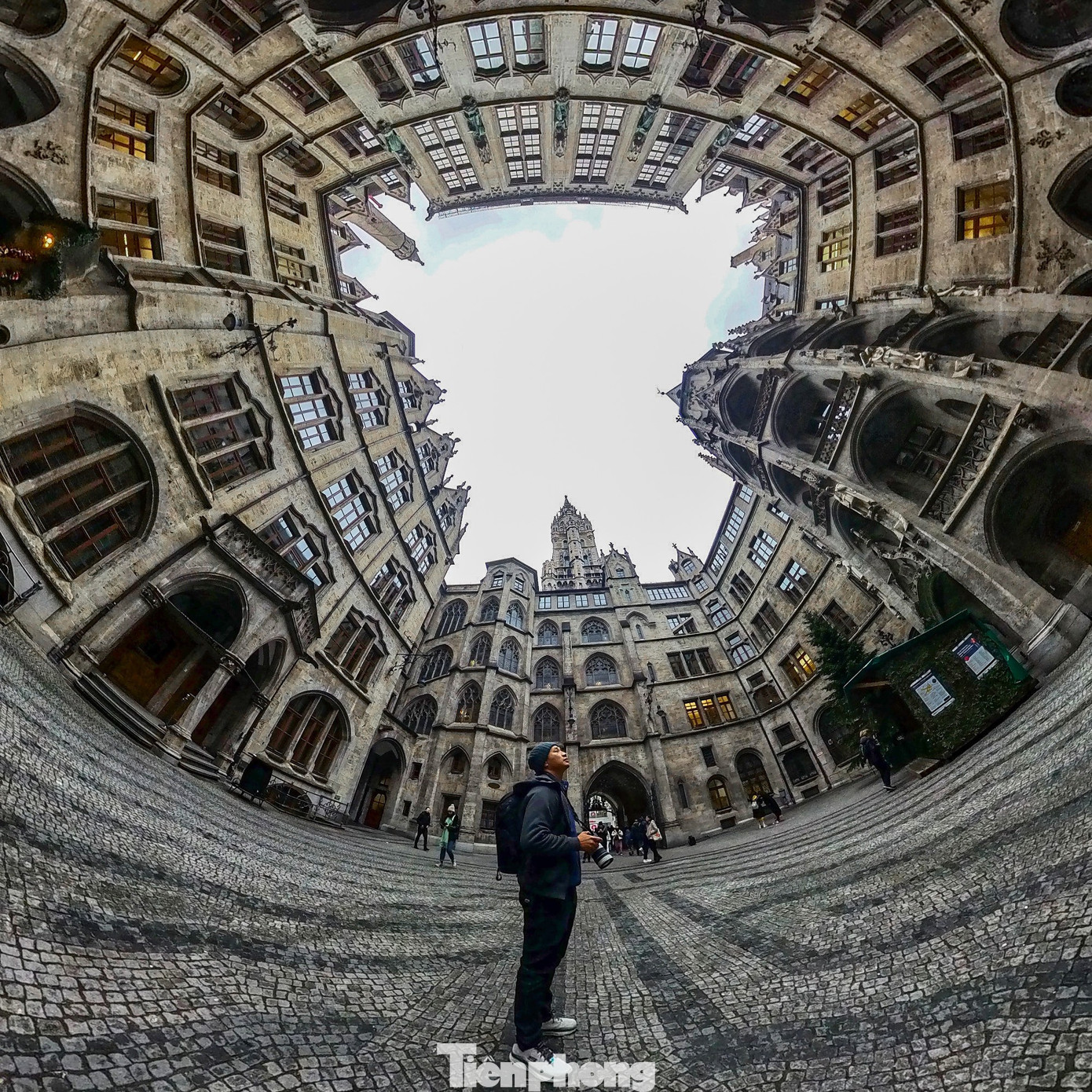 "Đôi chân ham đi" đã đưa Vinh đặt chân đến 23 quốc gia, vùng lãnh thổ và sẽ còn tiếp nữa...