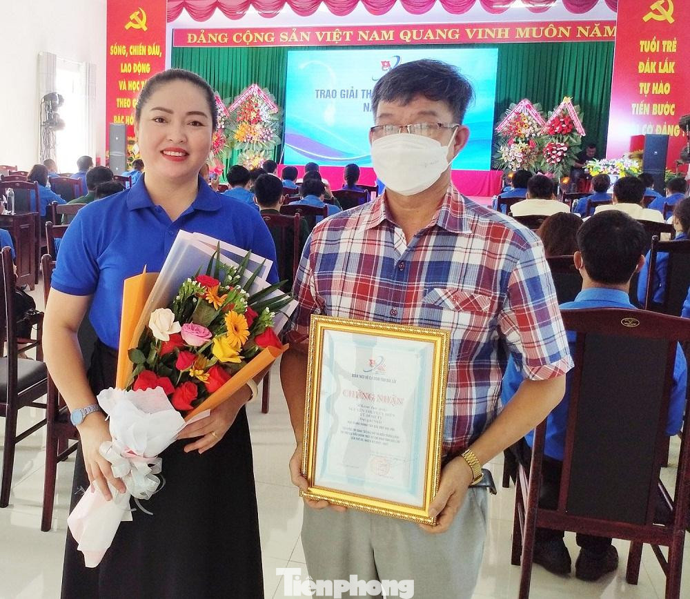 Tác giả của bài ca chính thức đại hội đoàn tỉnh - chị Thúy Hiền và anh Đình Ty Tác giả của bài ca chính thức đại hội đoàn tỉnh - chị Thúy Hiền và anh Đình Ty