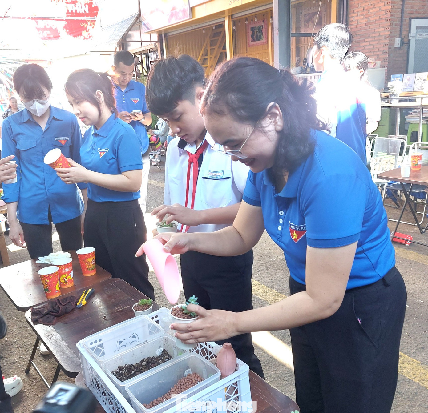 Ngày 23/2, Thành Đoàn Buôn Ma Thuột, Đắk Lắk phối hợp với các đơn vị tổ chức chương trình “Ngày hoạt động vì môi trường”.