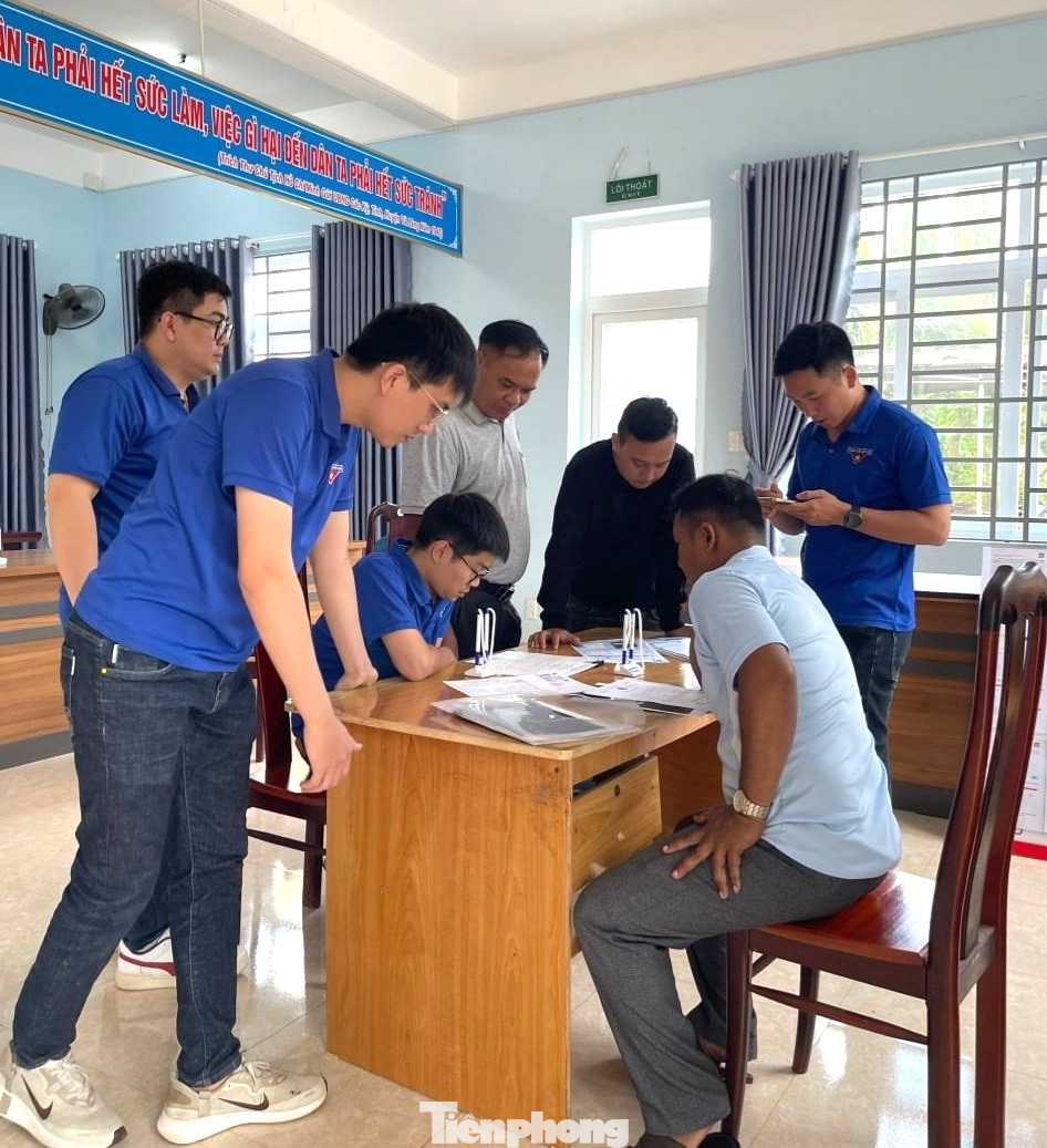 Thành Đoàn TP Buôn Ma Thuột ra quân “Ngày thứ 7 tình nguyện giải quyết thủ tục hành chính cho nhân dân”; Hoạt động gắn với phong trào “3 trách nhiệm” của tuổi trẻ: Trách nhiệm với nhân dân, trách nhiệm với công việc, trách nhiệm với bản thân.