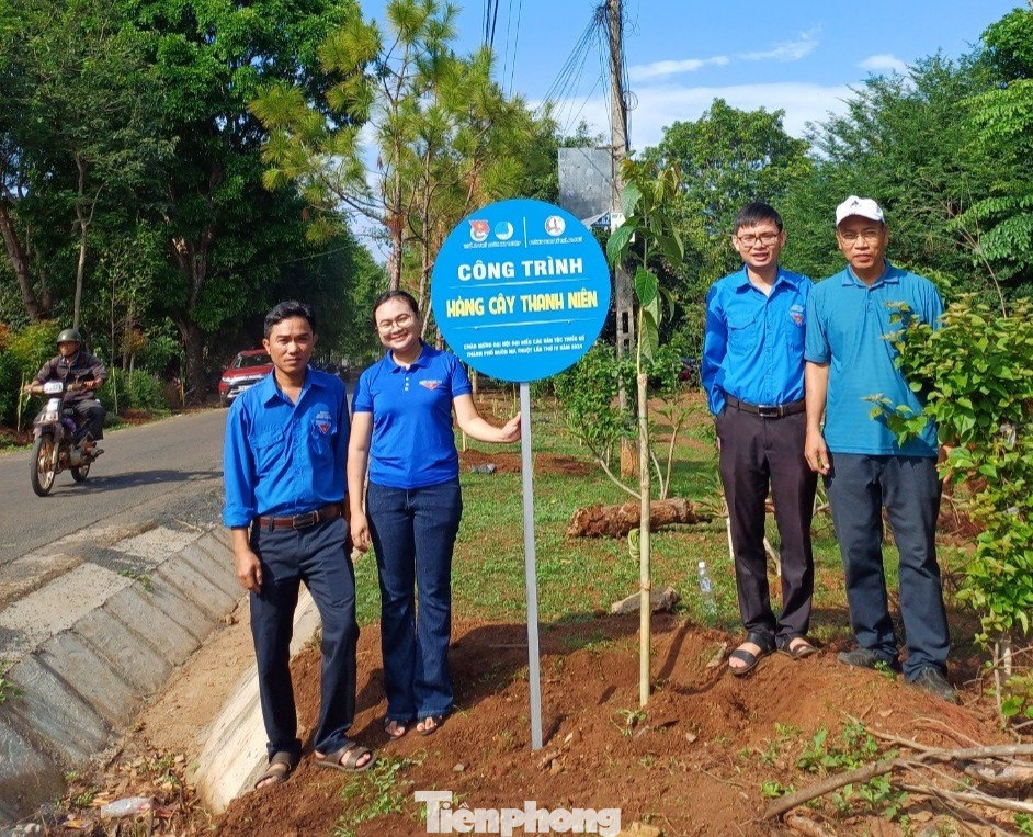 Công trình phát huy vai trò của đoàn viên thanh niên trong tham gia xây dựng cảnh quan thôn buôn, góp phần xây dựng nông thôn mới nâng cao.