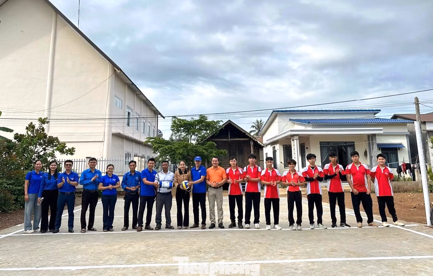 Cùng ngày, Hội liên hiệp thanh niên TP Buôn Ma Thuột tổ chức lễ ra quân Chiến dịch Mùa hè xanh với chủ đề "Tuổi trẻ TP Buôn Ma Thuột xung kích tình nguyện vì cuộc sống cộng đồng". Tại lễ ra quân, đoàn khánh thành công trình thanh niên sân bóng chuyền tại buôn Tuôr.