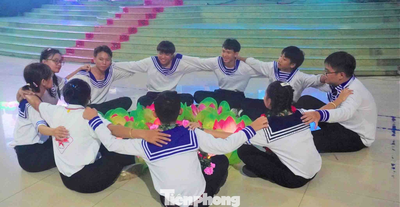 Các em được huấn luyện các bài học trong Hải quân và trang bị nhiều kỹ năng sống Các em được huấn luyện các bài học trong Hải quân và trang bị nhiều kỹ năng sống