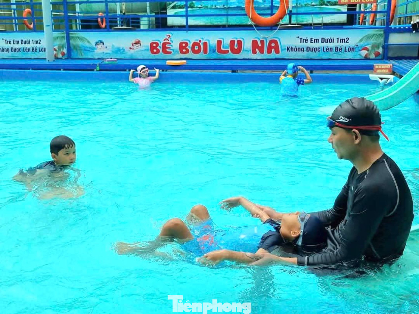 Chiến dịch đặt ra 12 chỉ tiêu trọng tâm về nhiều nội dung, trong đó có bảo vệ môi trường, phòng chống tai nạn thương tích cho trẻ... Ảnh: TĐBG, TĐ Lâm Đồng, Nguyễn Thảo