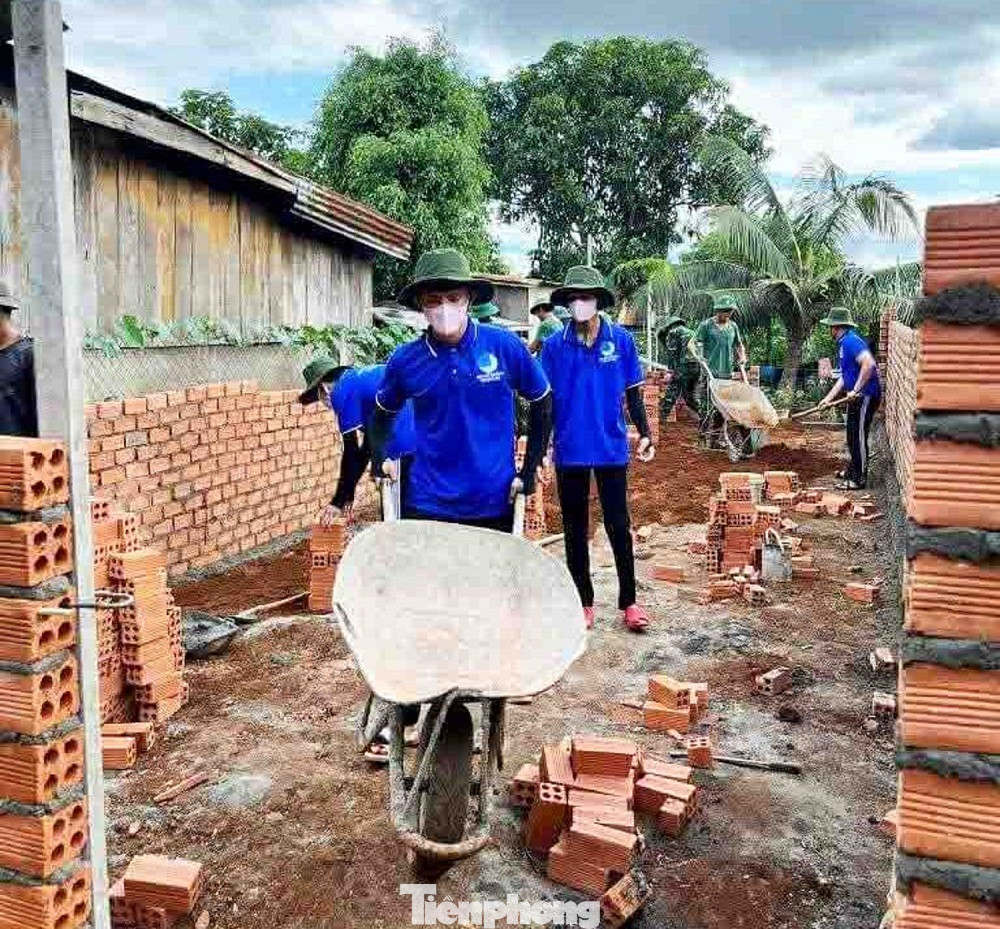 Thanh niên tình nguyện thực hiện nhiều công trình thanh niên Thanh niên tình nguyện thực hiện nhiều công trình thanh niên