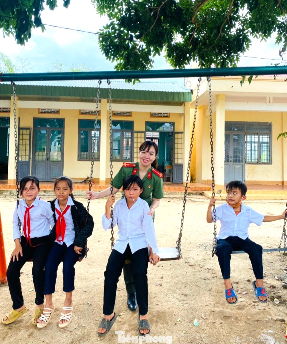 Đại úy Thủy đã cùng tập thể Ban chấp hành Đoàn thanh niên công an tỉnh, chỉ đạo tổ chức triển khai thực hiện các mặt công tác Đoàn, phong trào thanh niên của Công an tỉnh, hoàn thành xuất sắc nhiệm vụ, chỉ tiêu đề ra theo giao ước thi đua, góp phần vào thành tích chung của đơn vị.