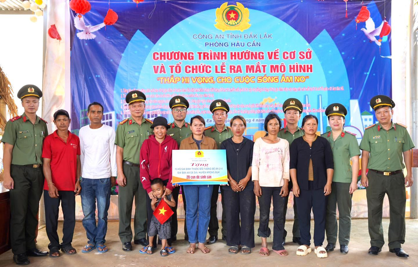 Lễ ra mắt mô hình 'Thắp hi vọng, cho cuộc sống ấm no'