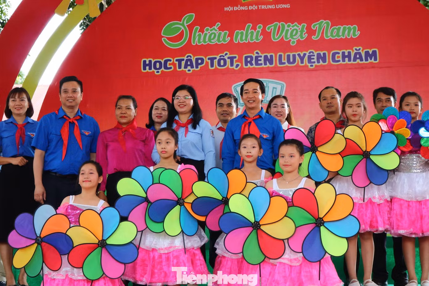 Ngày hội đã diễn ra các hoạt động sôi nổi, bổ ích với các tiết mục văn nghệ đặc sắc, trò chơi hấp dẫn, các hoạt động rèn luyện kỹ năng, thể lực, thi đồng diễn sân trường thu hút sự tham gia hưởng ứng của hơn 1.000 em thiếu nhi trên địa bàn.