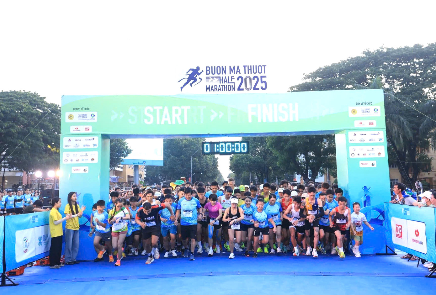 Ngày 8/6, Sở Văn hóa, Thể thao và Du lịch tỉnh Đắk Lắk phối hợp với Công ty TNHH MTV Xuất nhập khẩu 2-9 (Simexco Daklak) tổ chức Giải chạy bộ “Buôn Ma Thuột Half Marathon 2025 - 50 năm Bản Hùng ca Tây Nguyên”.
