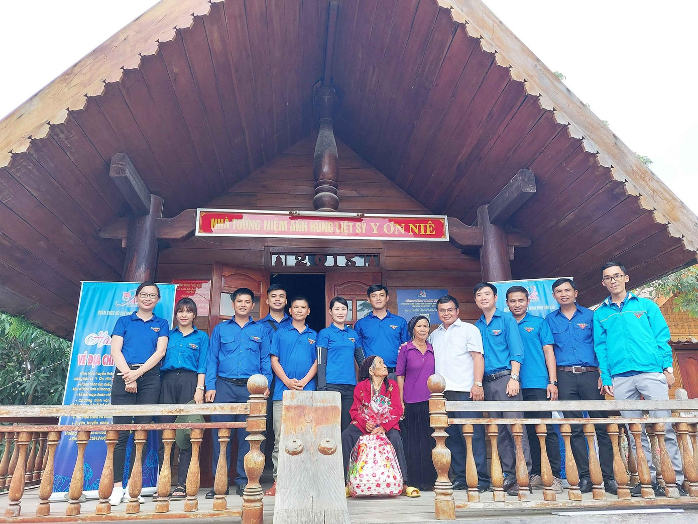 Đoàn viên thanh niên hành trình về địa chỉ đỏ