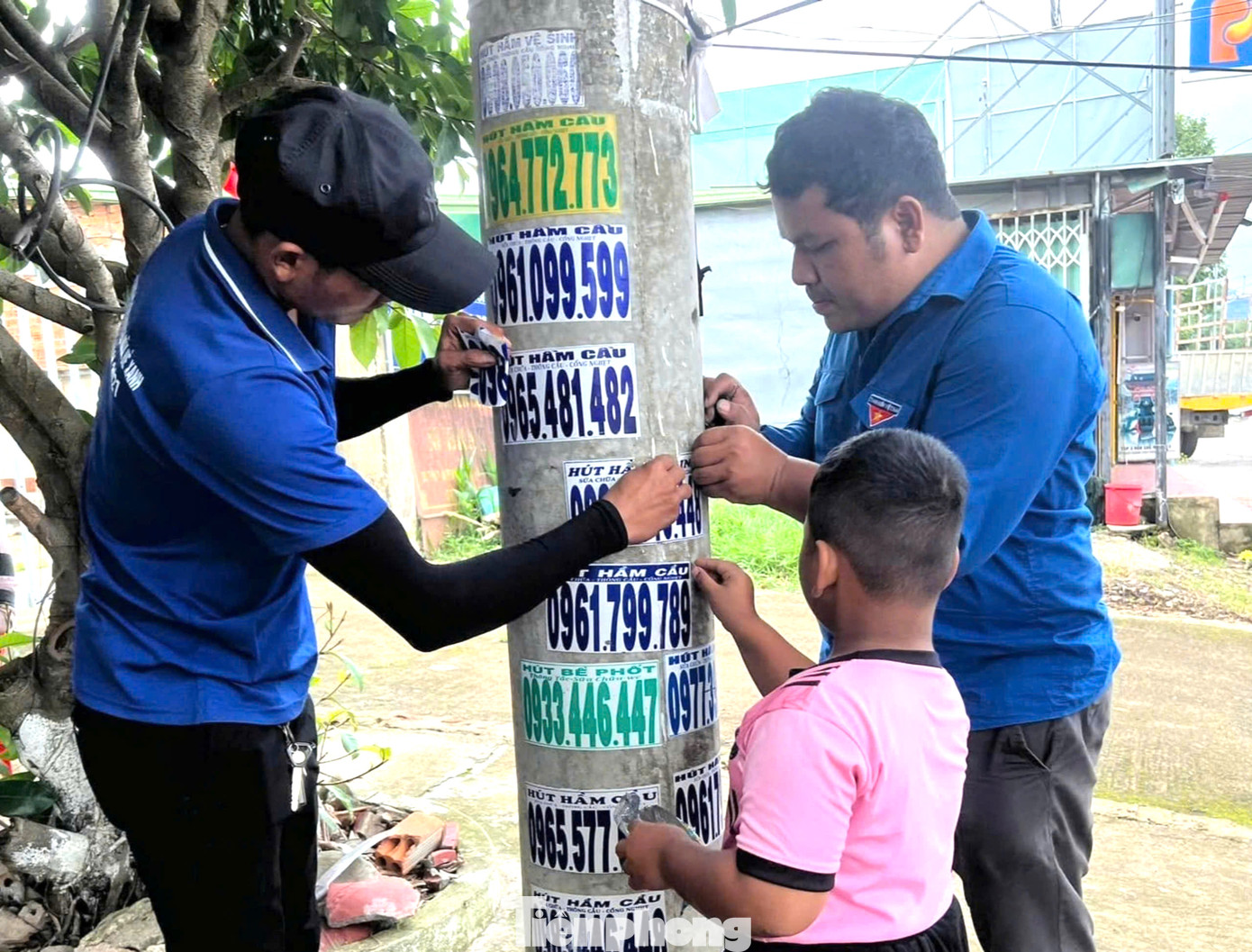 Các cấp bộ đoàn trên địa bàn huyện M’đrắk đã đồng loạt tổ chức nhiều hoạt động ý nghĩa và thiết thực: Dọn vệ sinh môi trường, thu gom rác thải; Chăm sóc cây xanh; Bóc, xóa quảng cáo rao vặt trái phép....Đây là những hoạt động ý nghĩa, góp phần tạo sức lan tỏa của chiến dịch.