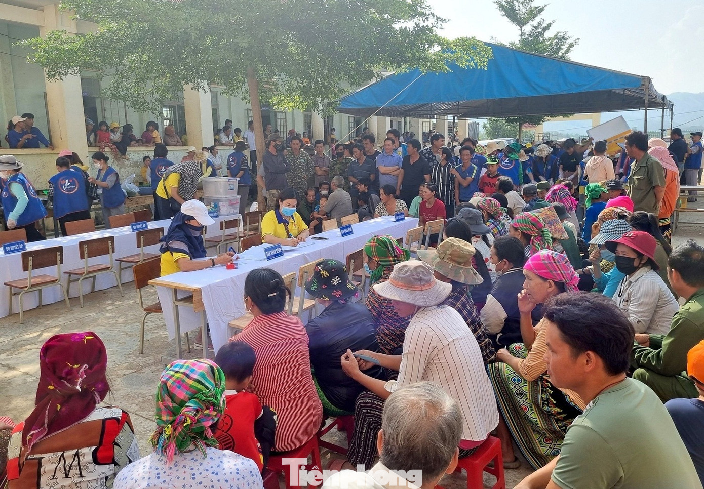 Đông đảo người dân tham gia tại ngày hội Đông đảo người dân tham gia tại ngày hội