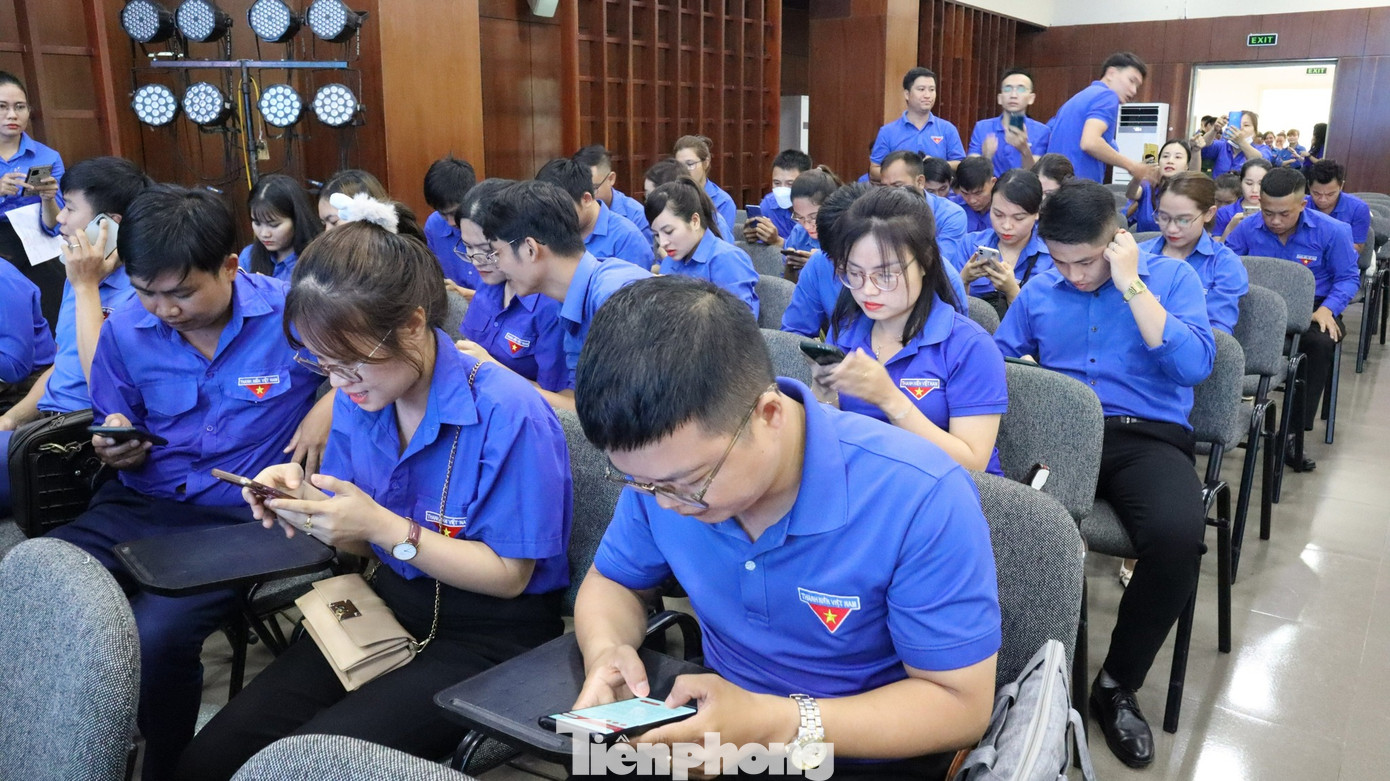 Các đội tham gia phần thi kiến thức chung Các đội tham gia phần thi kiến thức chung