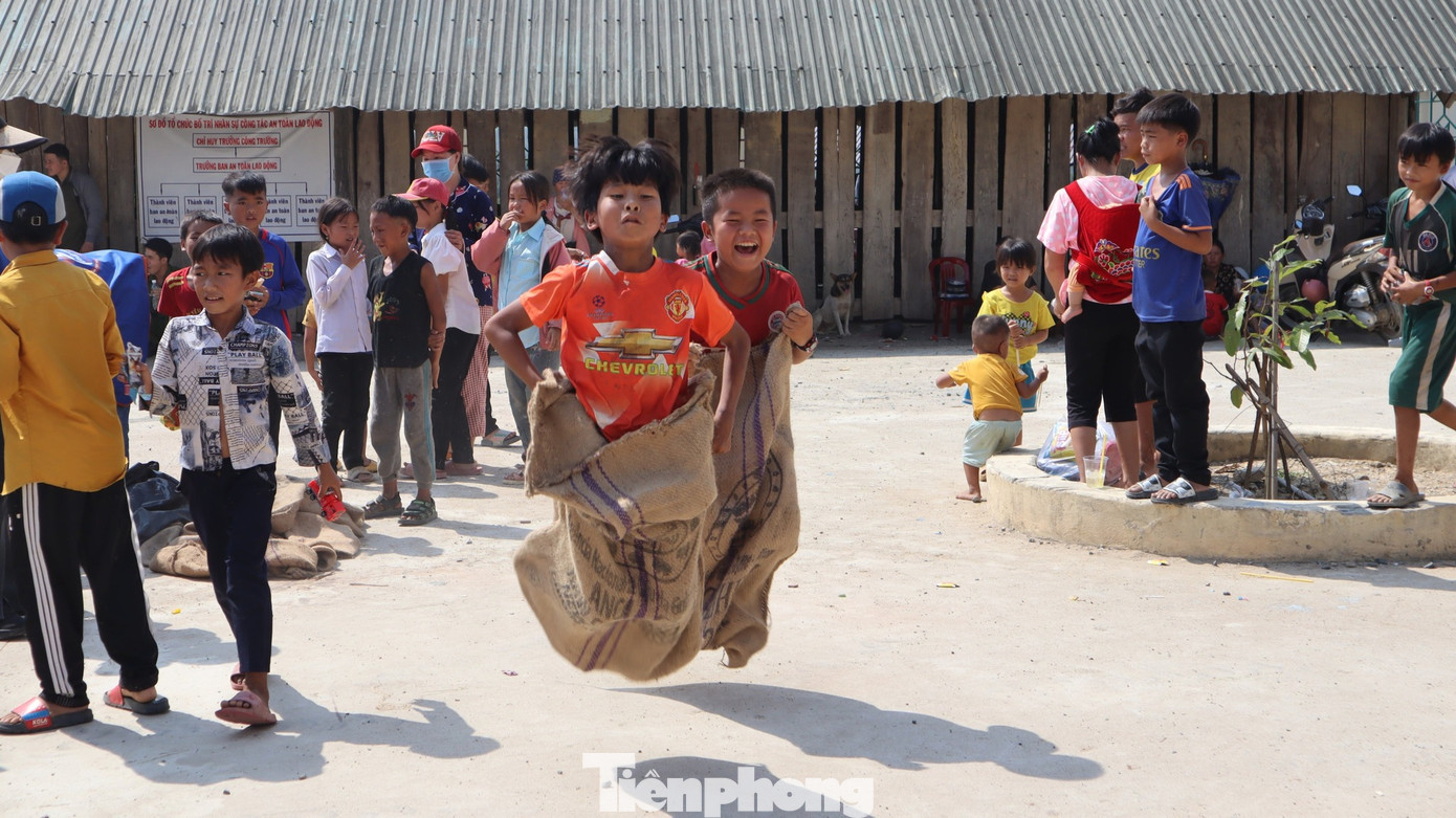 Trò chơi dân gian diễn ra tại ngày hội Trò chơi dân gian diễn ra tại ngày hội