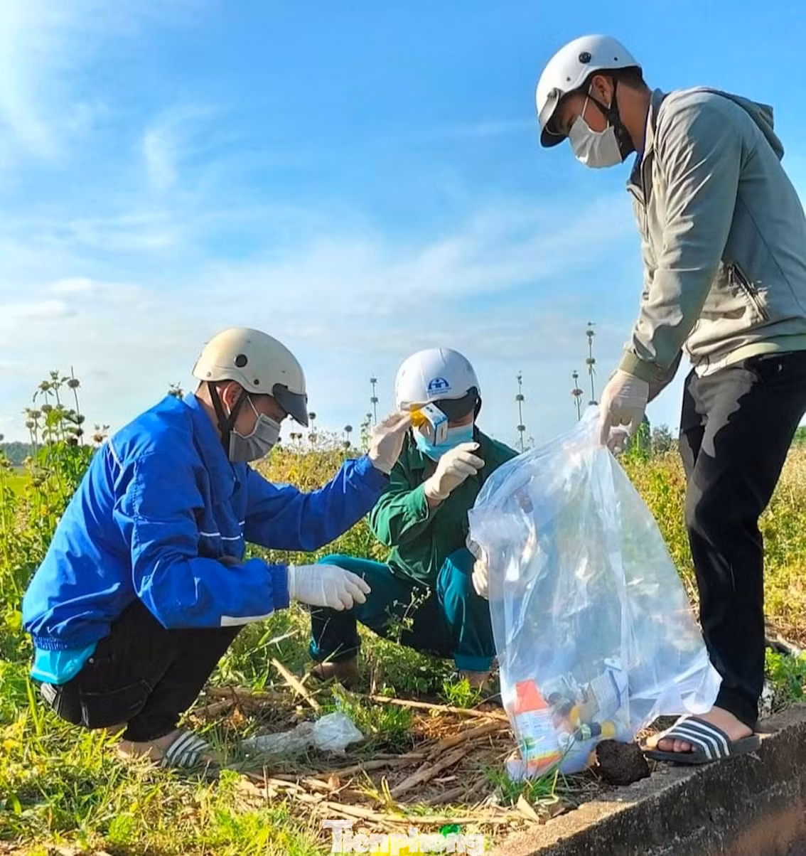 Đoàn viên thanh niên định kỳ tổ chức các hoạt động thu gom rác trên địa bàn.