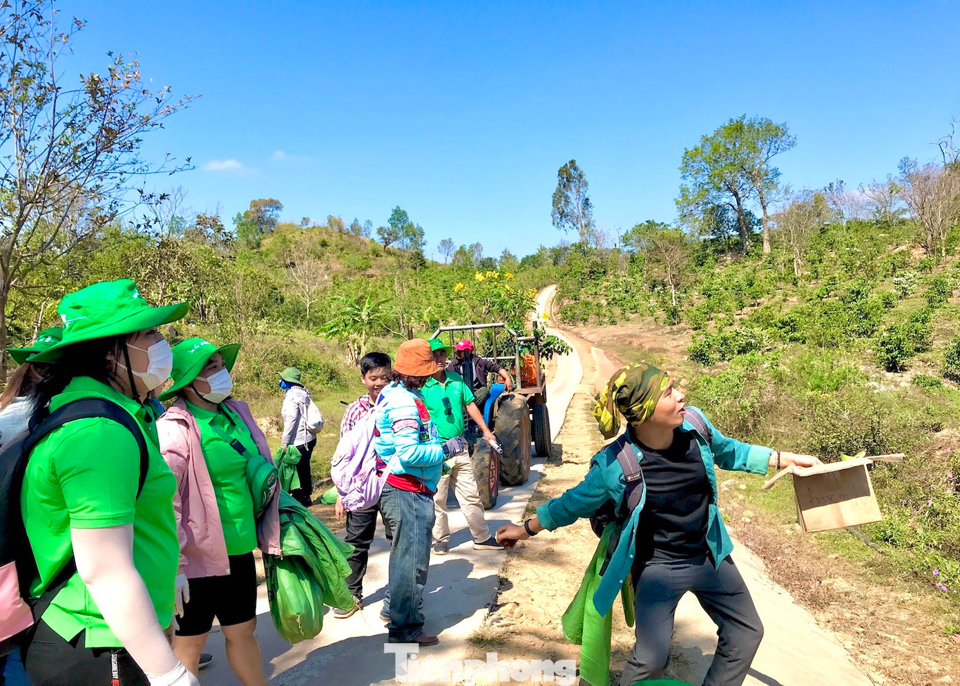 Nhiều bạn trẻ chia sẻ rằng, họ lựa chọn trồng cây xanh và về với thiên nhiên như một liệu pháp chữa lành tâm hồn trước nhịp độ hối hả của cuộc sống.
