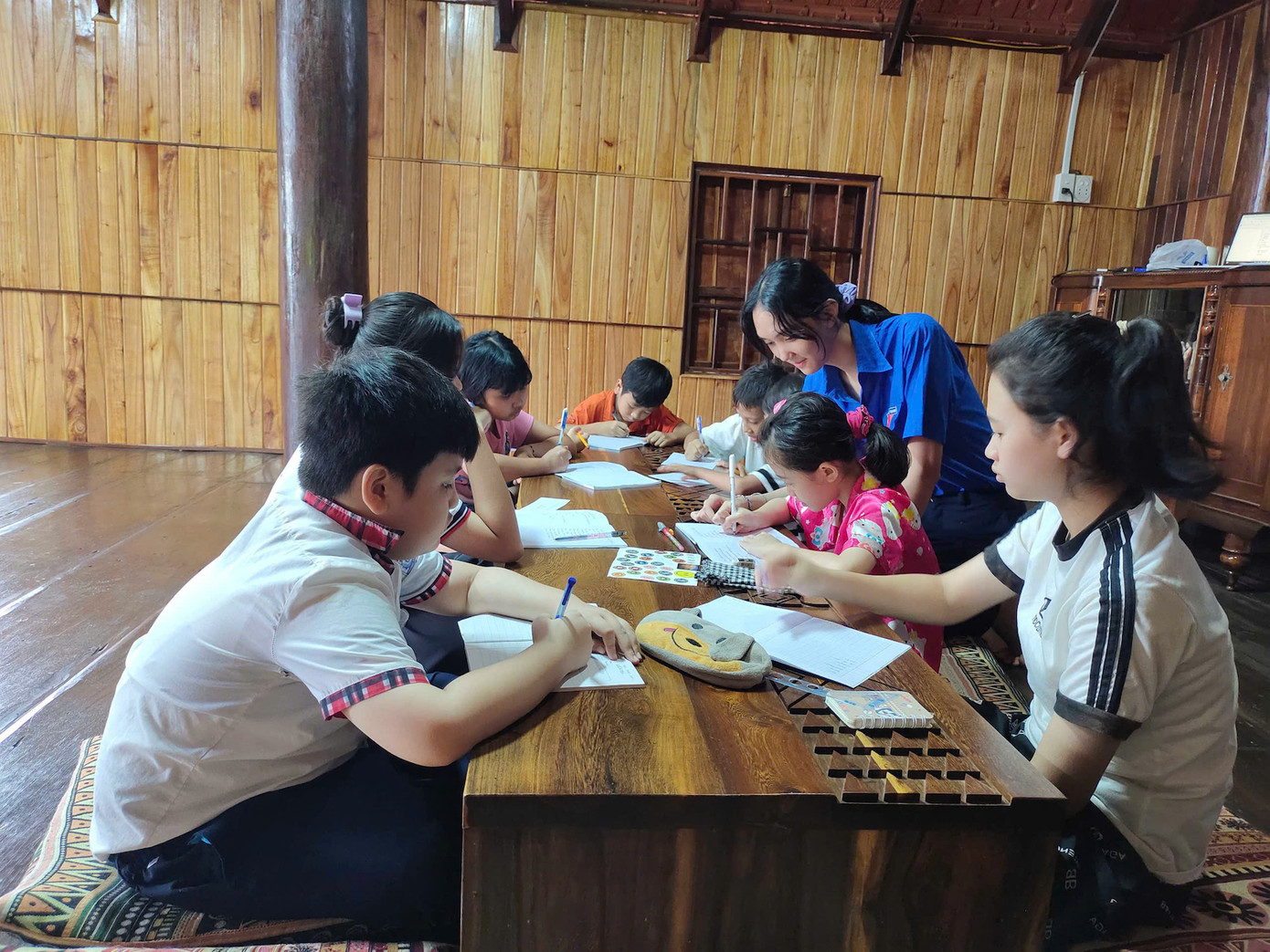 Lớp học tiếng Anh miễn phí năm nay được triển khai theo hai hình thức trực tiếp và trực tuyến.