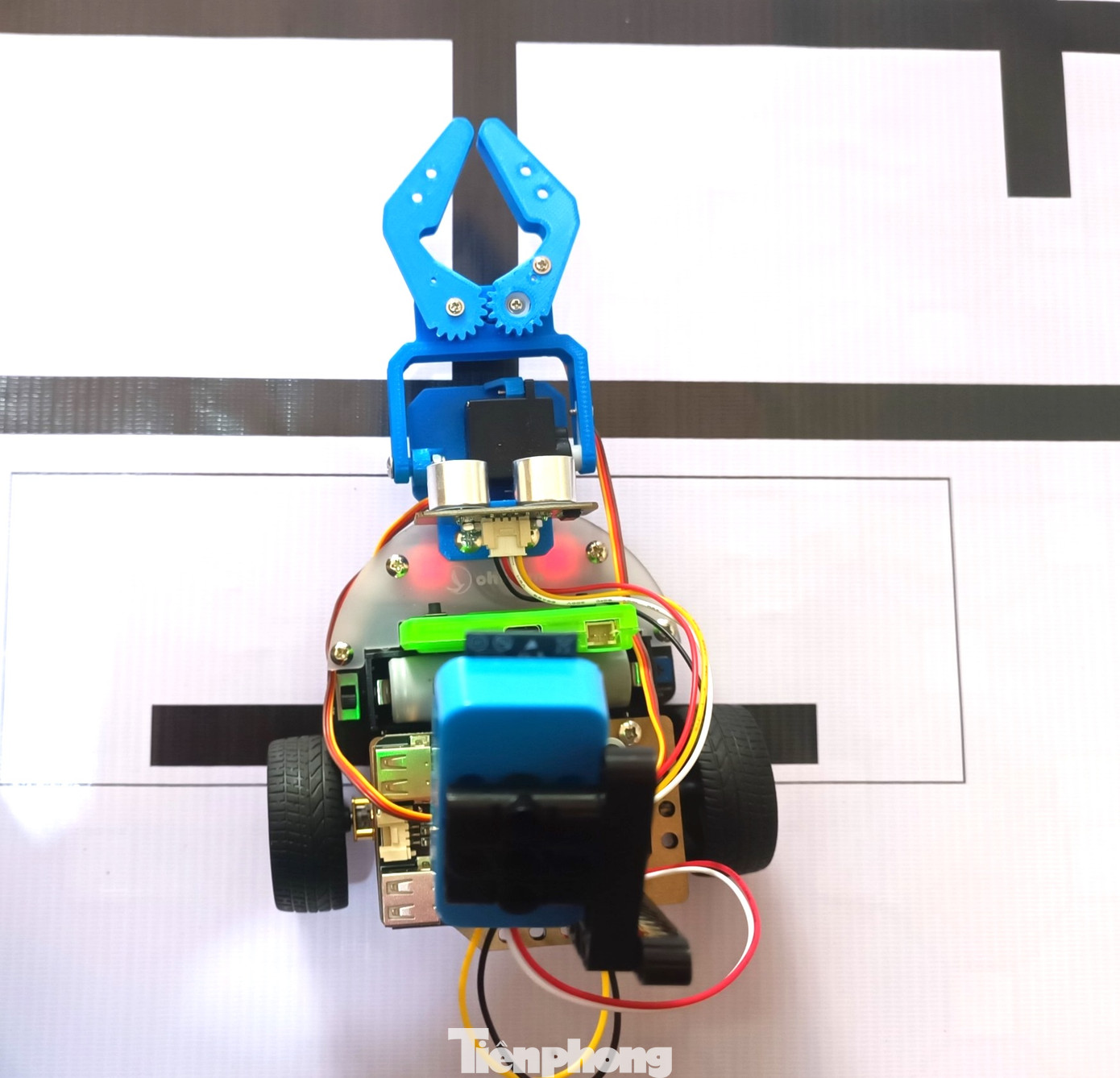 Sản phẩm STEM “Xe cứu hộ AI”