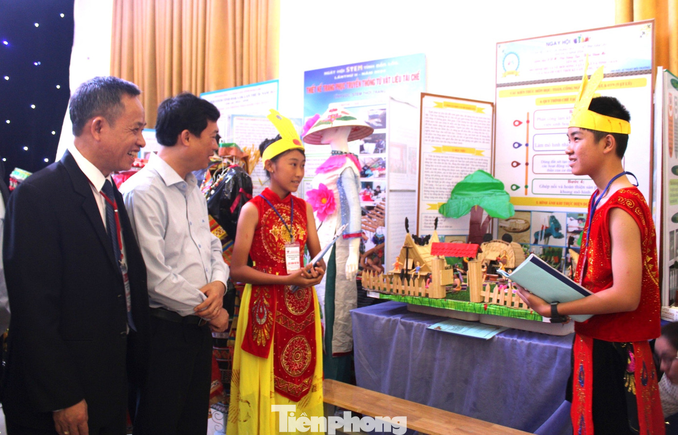 Tại Ngày hội trưng bày và giới thiệu 131 sản phẩm STEM của 128 trường tiểu học, THCS trên địa bàn tỉnh