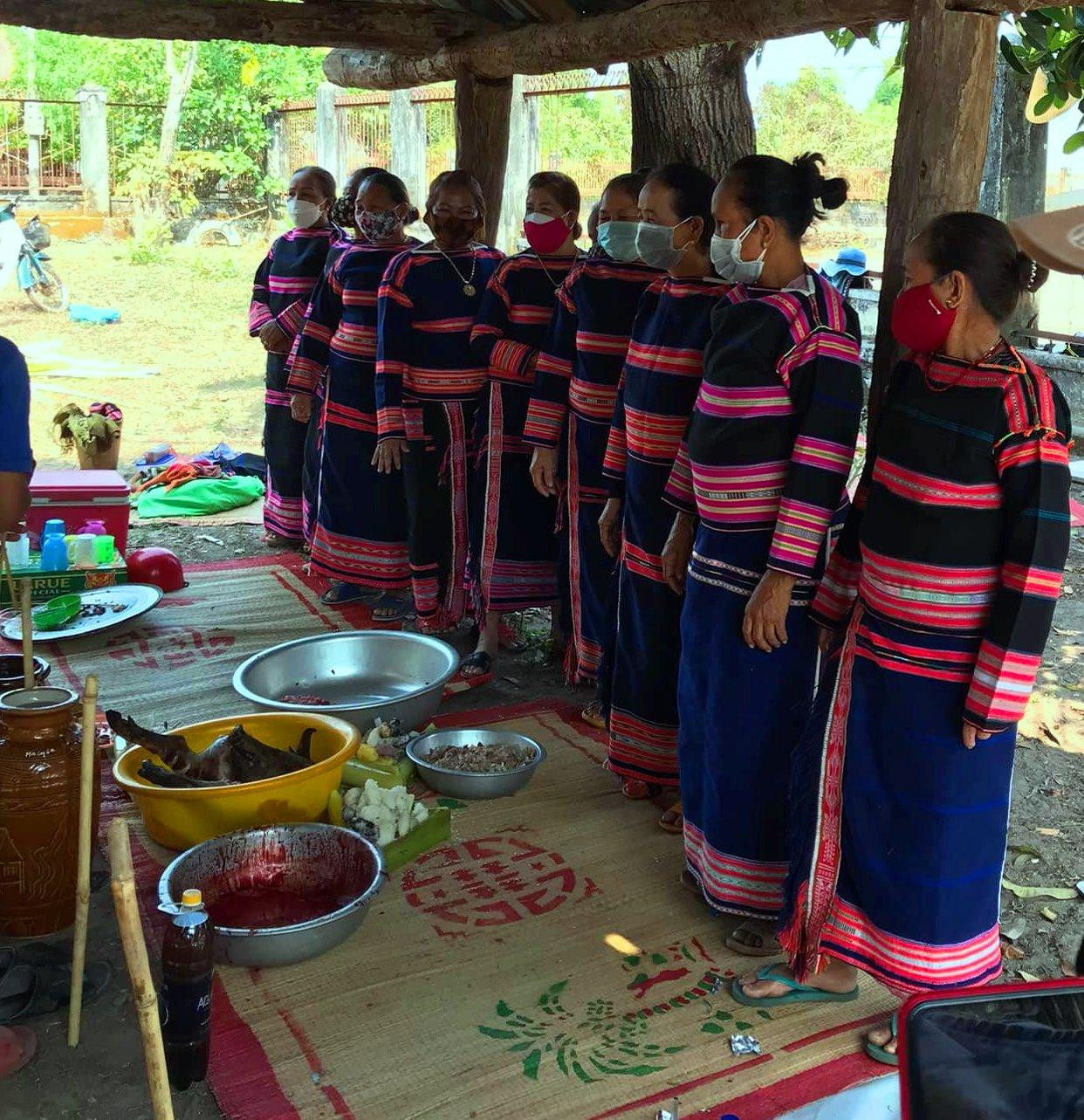 Những lễ vật được người dân chuẩn bị để hiến tế, tạ ơn thần linh trong lễ cúng thần buôn