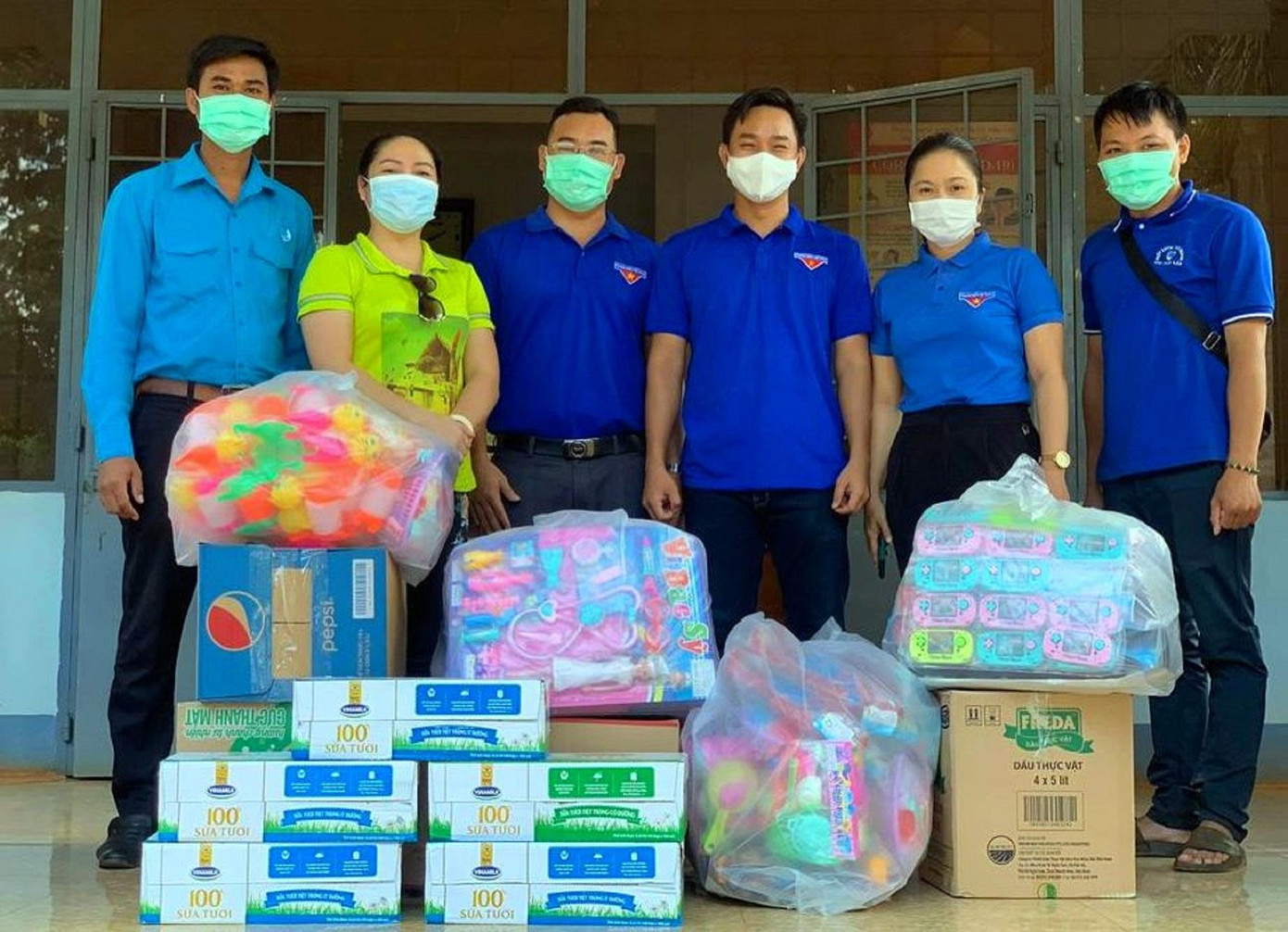Đồ chơi, nhu yếu phẩm huyện đoàn Cư M&apos;gar vận động tặng các em thiếu nhi đang cách ly