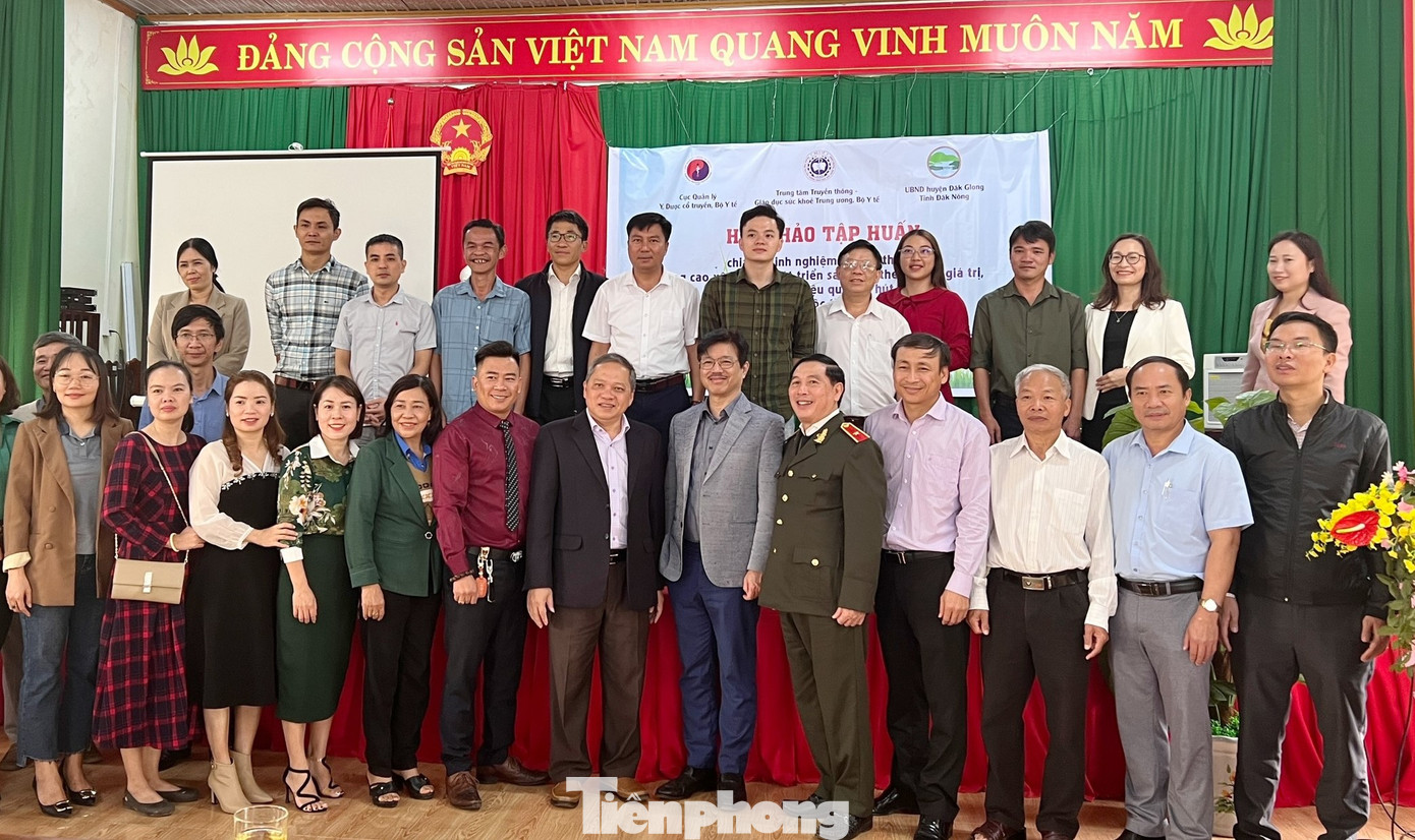 Các đại biểu, ban tổ chức tham gia hội thảo