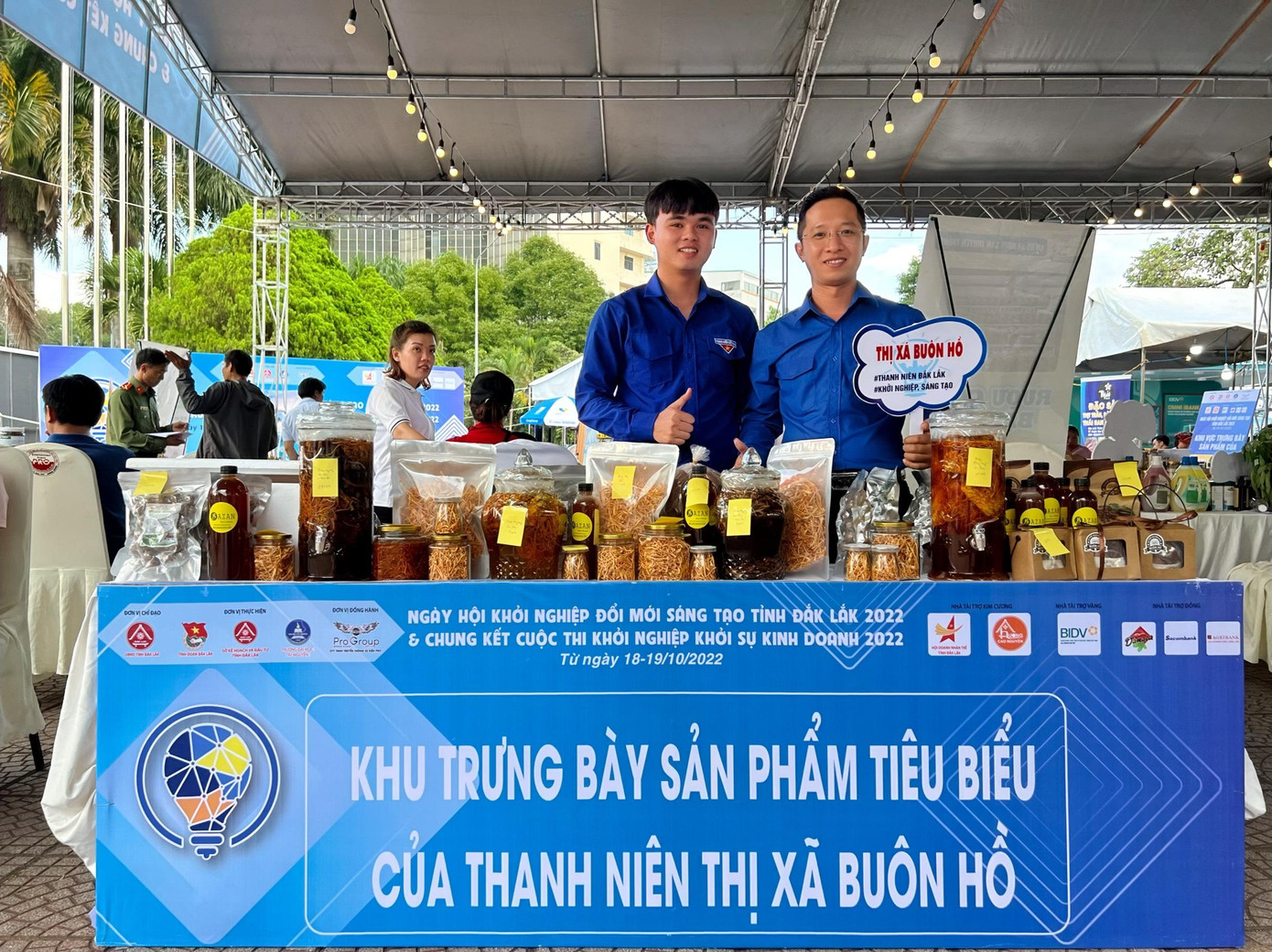Khu trưng bày sản phẩm tiêu biểu của thanh niên thị xã Buôn Hồ