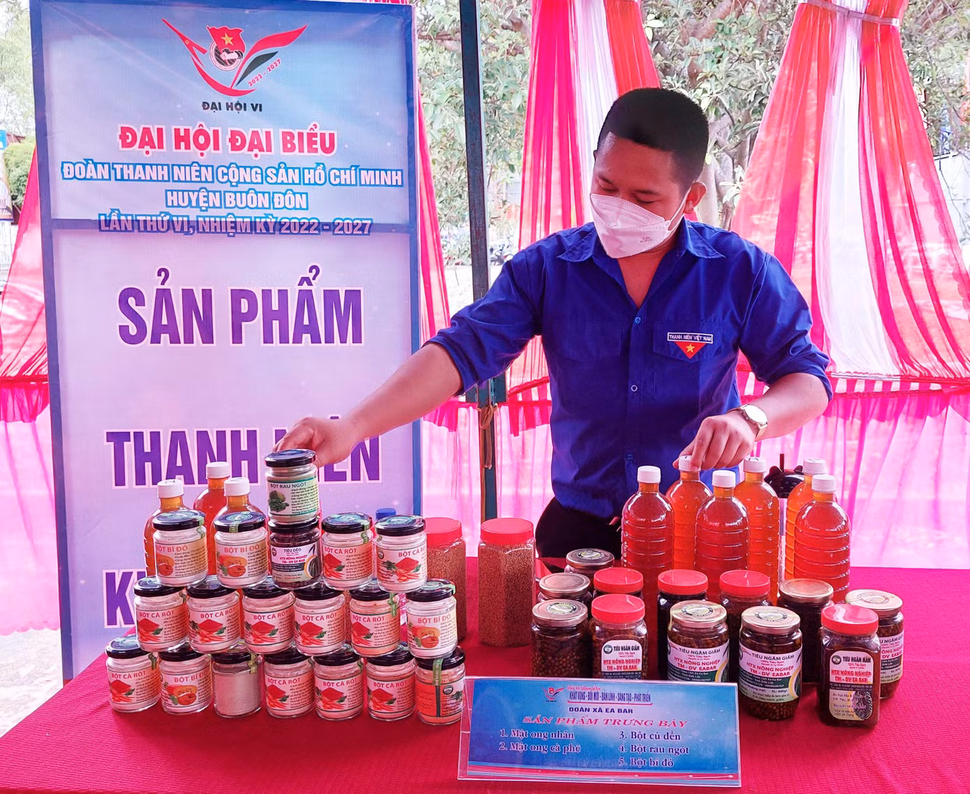 Nhiều sản phẩm của thanh niên khởi nghiệp được trưng bày bên lề đại hội