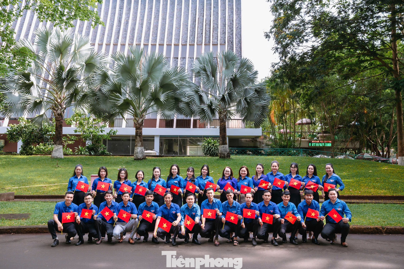 Những khoảnh khắc giản dị giúp các bạn trẻ lưu giữ kỷ niệm đẹp, góp phần khơi dậy niềm tự hào dân tộc từ những điều nhỏ bé của thế hệ trẻ hôm nay.