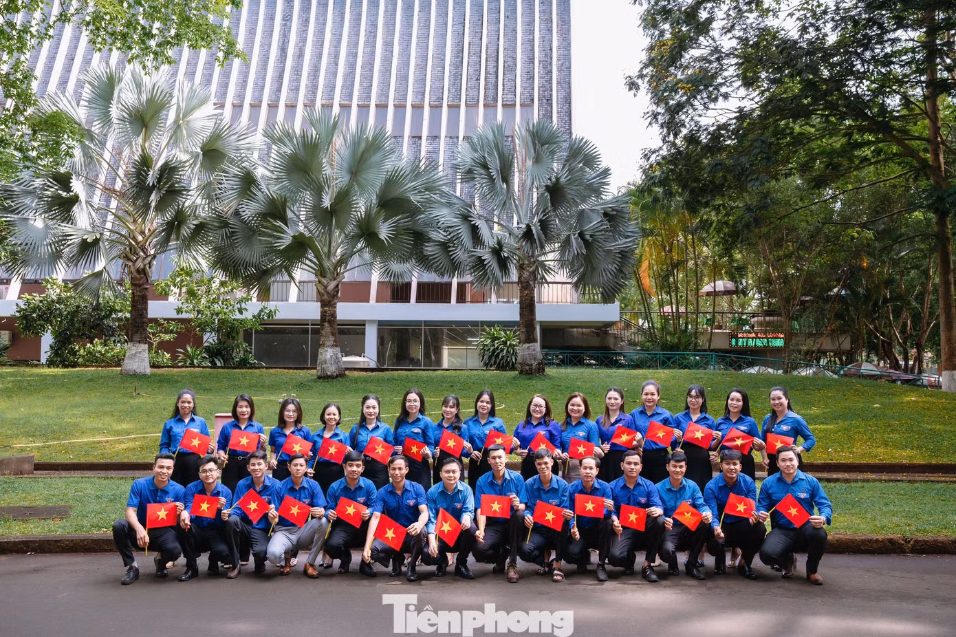 Những khoảnh khắc giản dị giúp các bạn trẻ lưu giữ kỷ niệm đẹp, góp phần khơi dậy niềm tự hào dân tộc từ những điều nhỏ bé của thế hệ trẻ hôm nay.