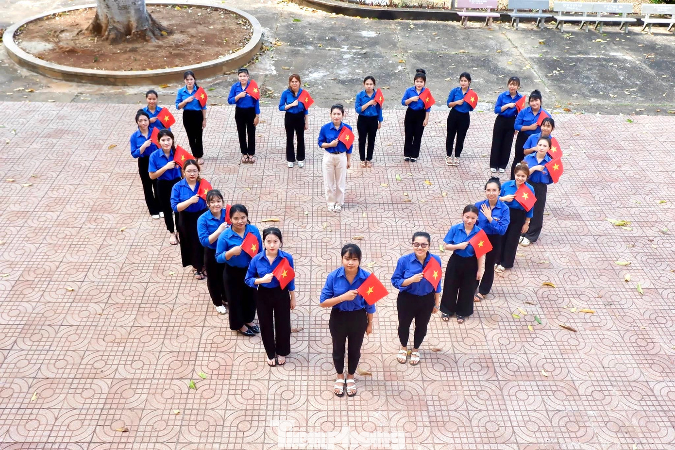 Tuổi trẻ Trường Cao đẳng Sư phạm Đắk Lắk mang trong tim ngọn lửa yêu nước, tự hào tiếp nối truyền thống cha ông, vững bước dựng xây tương lai Tổ quốc.