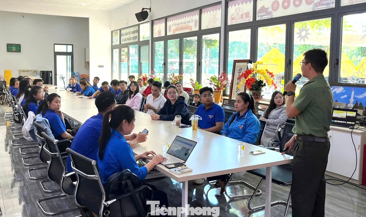 Nhằm nâng cao ý thức trách nhiệm, thái độ của đoàn viên, thanh niên với công tác phòng, chống tội phạm, tránh xa các tệ nạn xã hội, anh Châu cùng Ban Thường vụ Thành Đoàn phối hợp với các đơn vị tổ chức 5 phiên tòa giả định với chủ đề: Phòng chống ma túy, bạo lực học đường, phòng ngừa tội phạm xâm hại tình dục trẻ em… thu hút hơn 3.000 đoàn viên, thanh thiếu niên tham gia.