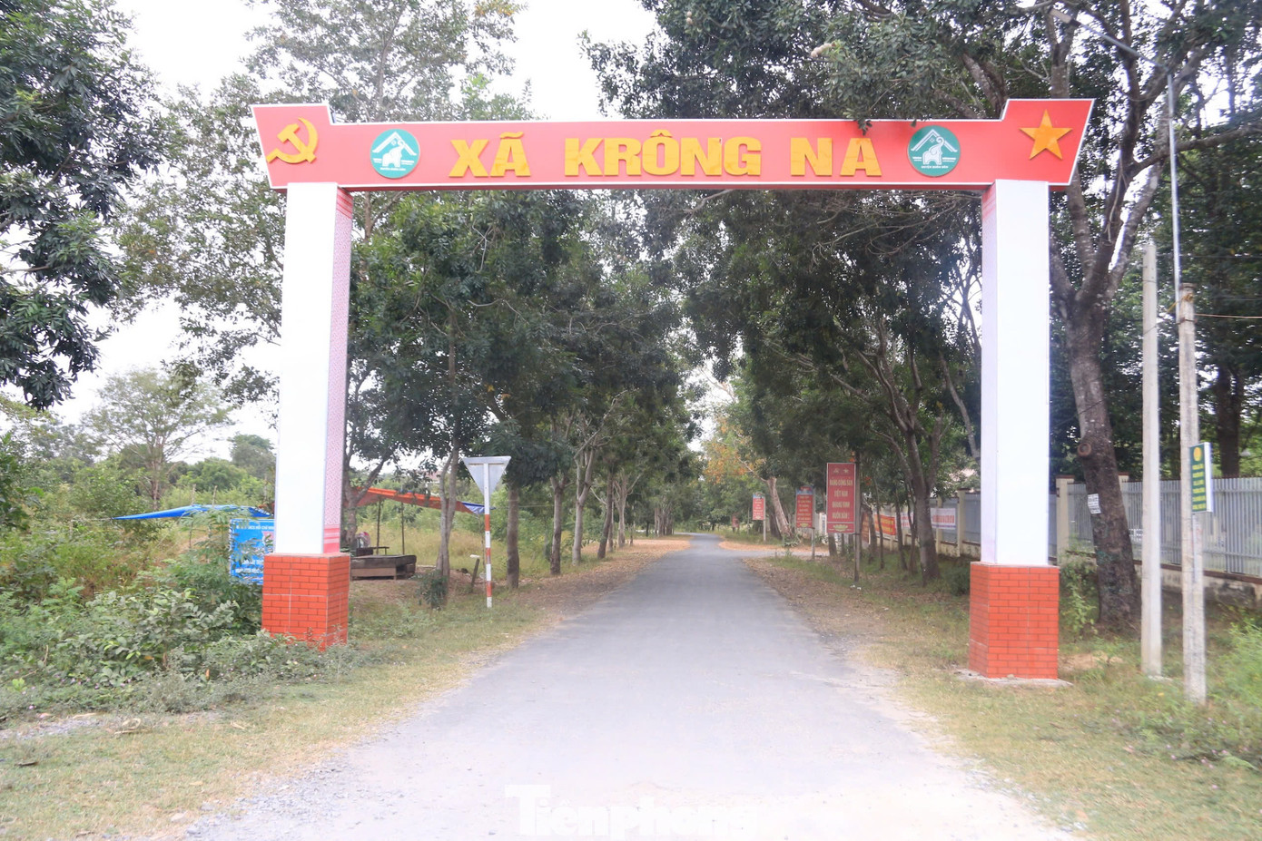 Xã Krông Na có diện tích tự nhiên 11.113,79km2, là xã có diện tích lớn nhất Việt Nam