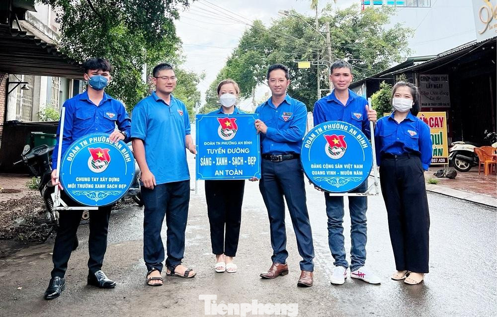 Mô hình tuyến đường thanh niên tự quản xanh-sạch-đẹp-an toàn Mô hình tuyến đường thanh niên tự quản xanh-sạch-đẹp-an toàn
