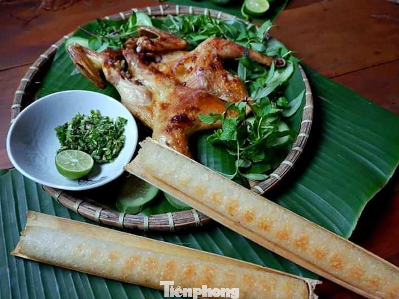 Gà nướng ăn với cơm lam cảm nhận hương vị của Tây Nguyên Gà nướng ăn với cơm lam cảm nhận hương vị của Tây Nguyên