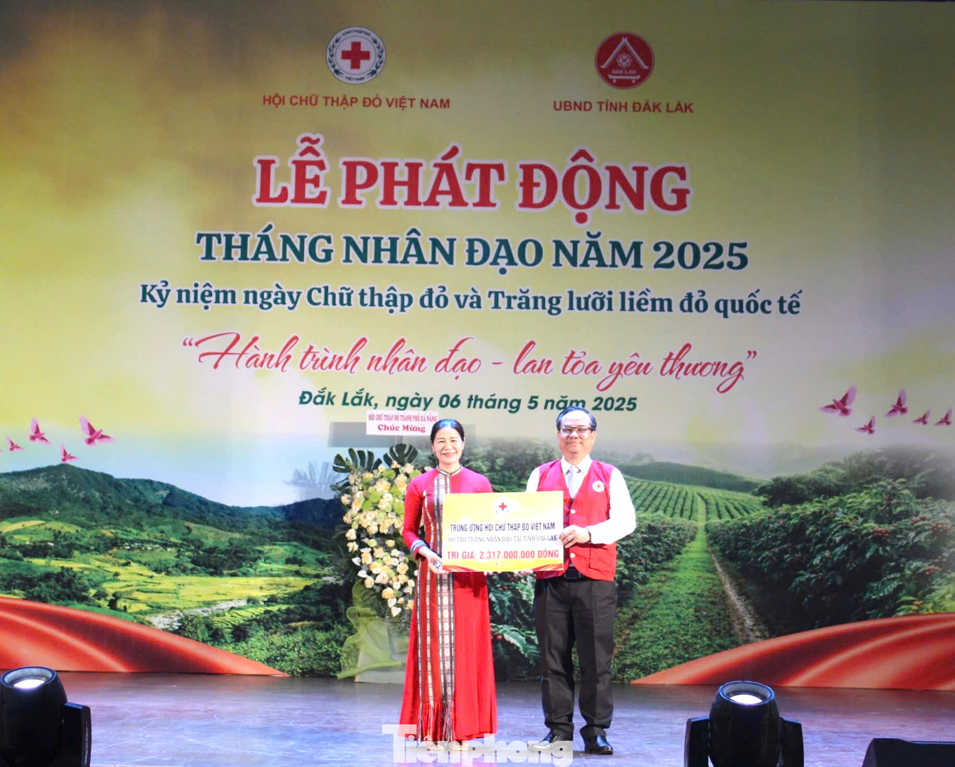 Đại diện Trung ương Hội Chữ thập đỏ Việt Nam trao nguồn hỗ trợ Tháng Nhân đạo cho tỉnh Đắk Lắk Đại diện Trung ương Hội Chữ thập đỏ Việt Nam trao nguồn hỗ trợ Tháng Nhân đạo cho tỉnh Đắk Lắk