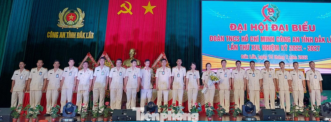 Ban chấp hành ra mắt