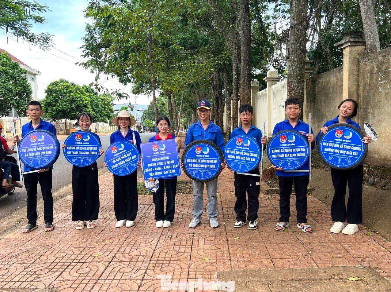 Ngày cao điểm "Chiến sĩ tình nguyện xây dựng đô thị “Sáng – xanh – sạch – đẹp – văn minh" toàn tỉnh Đắk Lắk tổ chức với 73 đội hình, thu hút gần 7.300 đoàn viên thanh niên tham gia đã triển khai thực hiện 132 công trình và 168 phần việc.