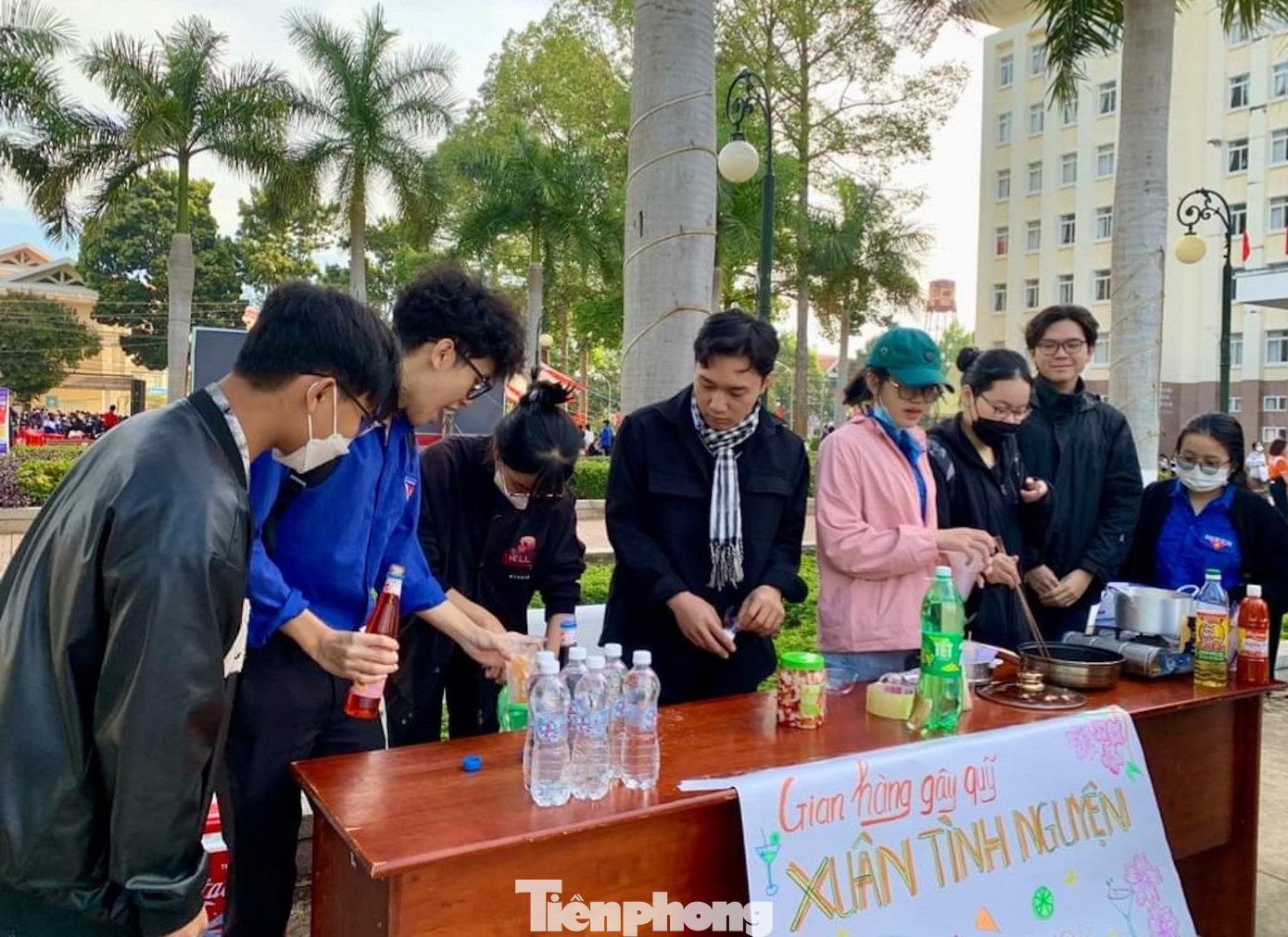 Gian hàng gây quỹ xuân tình nguyện của đội hình Tỉnh Đoàn