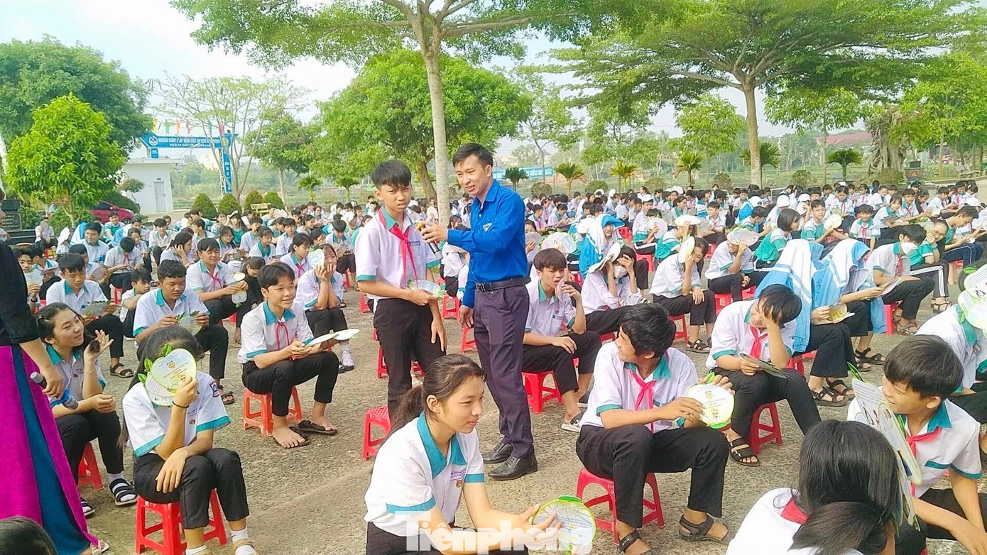 Tại chương trình, các báo cáo viên tuyên truyền phổ biến những kiến thức cơ bản về Luật An ninh mạng, các hành vi vi phạm phổ biến trên môi trường mạng, một số hình thức lừa đảo, chiếm đoạt tài sản phổ biến và hình thức xử lý của cơ quan Nhà nước có thẩm quyền; Thông tin đến toàn thể học sinh những kiến thức cơ bản về Luật Trẻ em năm 2016…