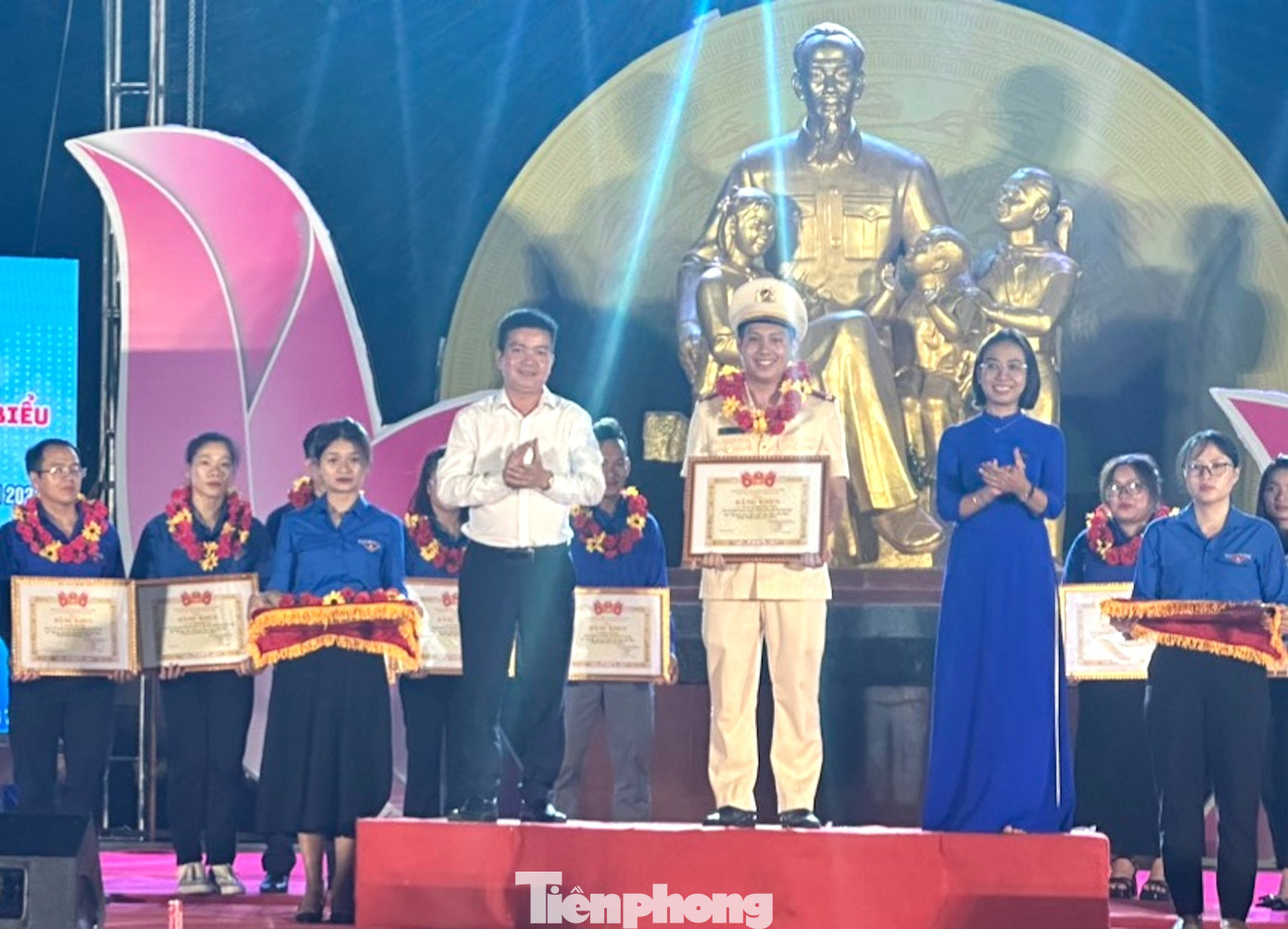 Trung uý Đặng Duy Thảo, cán bộ Đội tham mưu công an huyện Krông Búk được tuyên dương