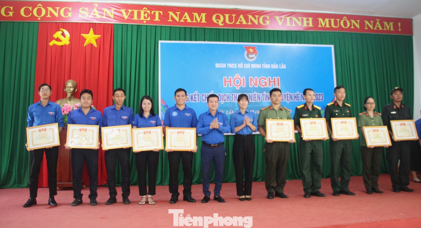 Tập thể, cá nhân có thành tích xuất sắc trong chiến dịch hè được nhận Bằng khen