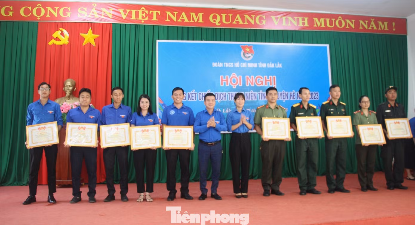 Tập thể, cá nhân có thành tích xuất sắc trong chiến dịch hè được nhận Bằng khen