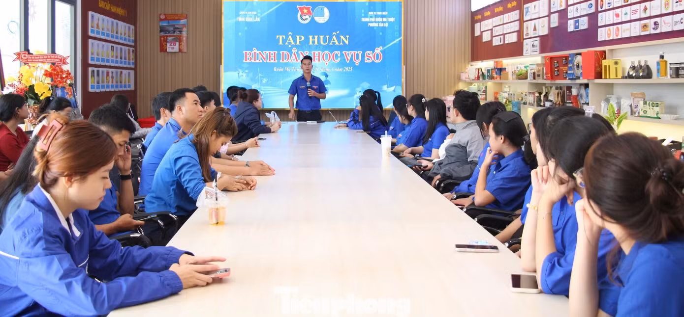 Đoàn viên, thanh niên được tập huấn bình dân học vụ số