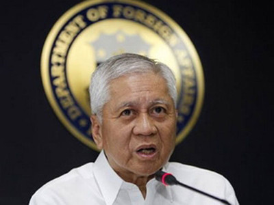Ngoại trưởng Philippines Albert del Rosario