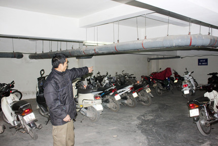 Khu vực nhóm trộm đứng bàn bạc trước khi cuỗm xe máy. Ảnh: Giadinh.net.vn