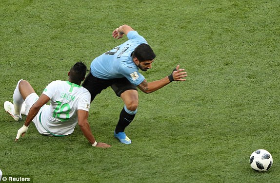 Suarez lập công, Uruguay sớm lấy vé vòng 1/8 World Cup ảnh 9
