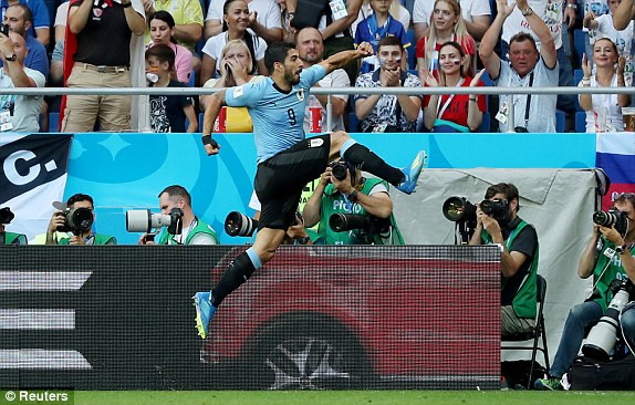 Suarez lập công, Uruguay sớm lấy vé vòng 1/8 World Cup ảnh 12