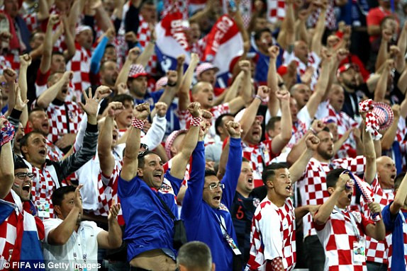 Hàng thủ lóng ngóng, Nigeria thua trắng Croatia ảnh 20