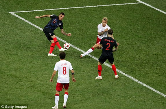 Croatia vào tứ kết sau trận thắng 'vỡ tim' trên chấm 11m ảnh 12